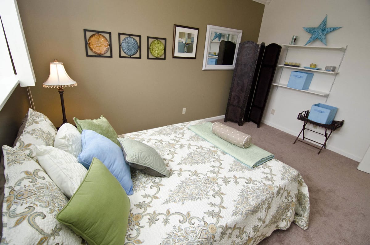 Photos and Video of Knob Hill Apartments in Okemos, MI